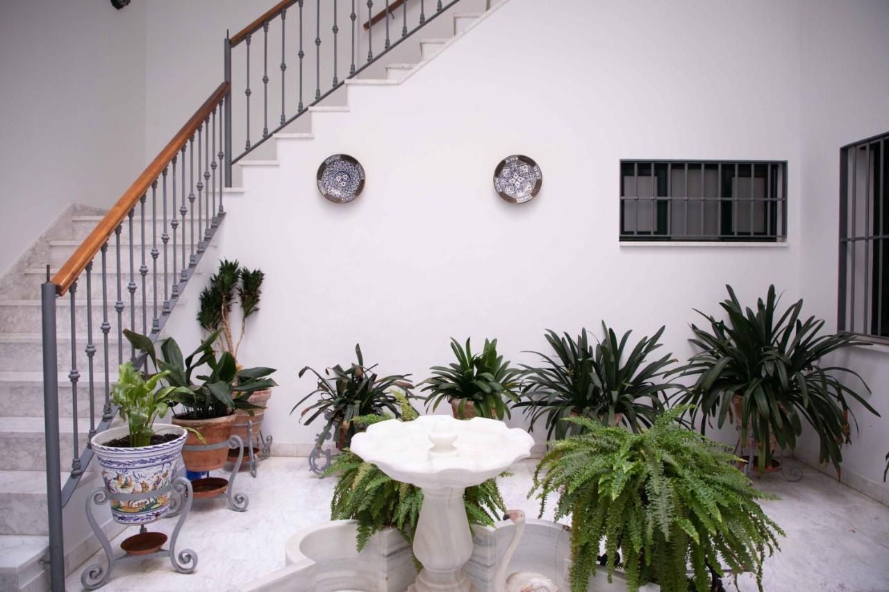 Gy En Casa Sevillana Junto A Setas Seville