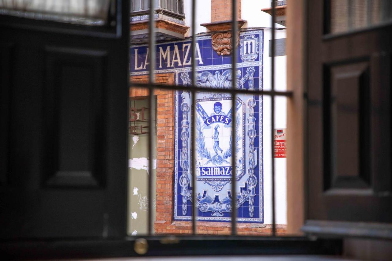 Gy En Casa Sevillana Junto A Setas Seville